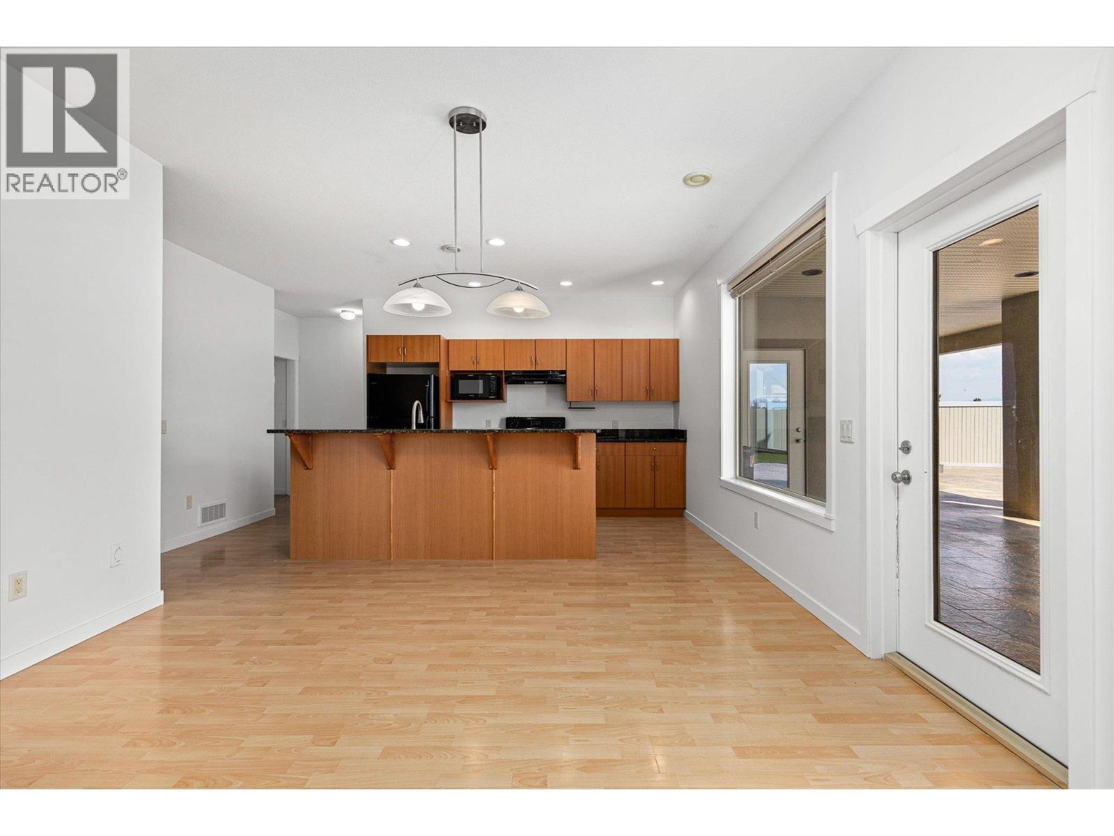1581 Gregory Road, West Kelowna, BC - Indoor Photo Showing Kitchen