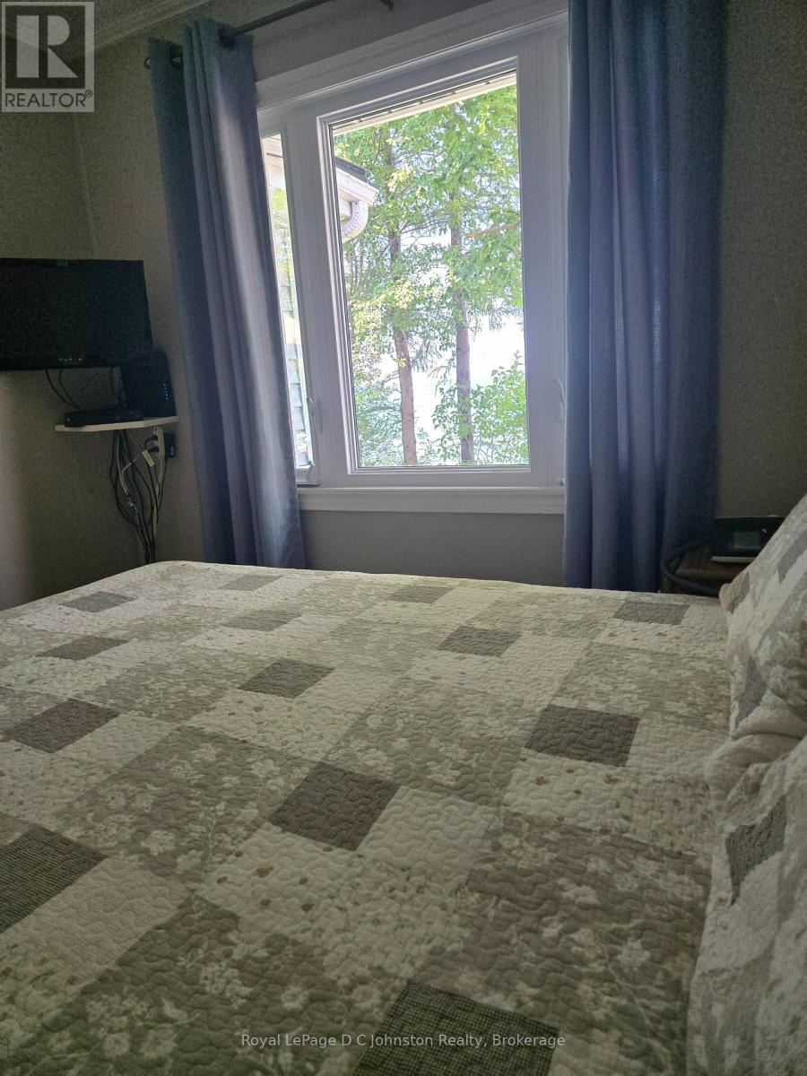 499 Bruce Road 13 Road, Native Leased Lands, ON - Indoor Photo Showing Bedroom
