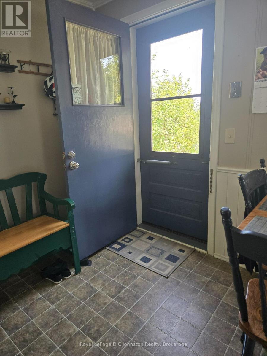 499 Bruce Road 13 Road, Native Leased Lands, ON - Indoor