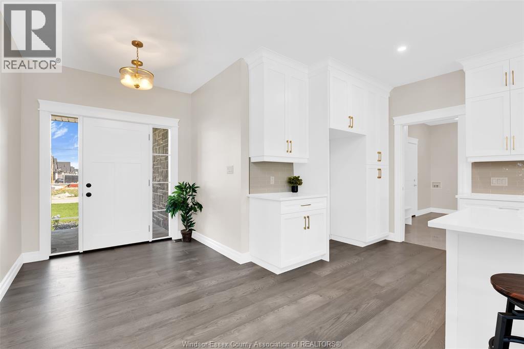 302 Blake Avenue, Belle River, ON - Indoor Photo Showing Kitchen