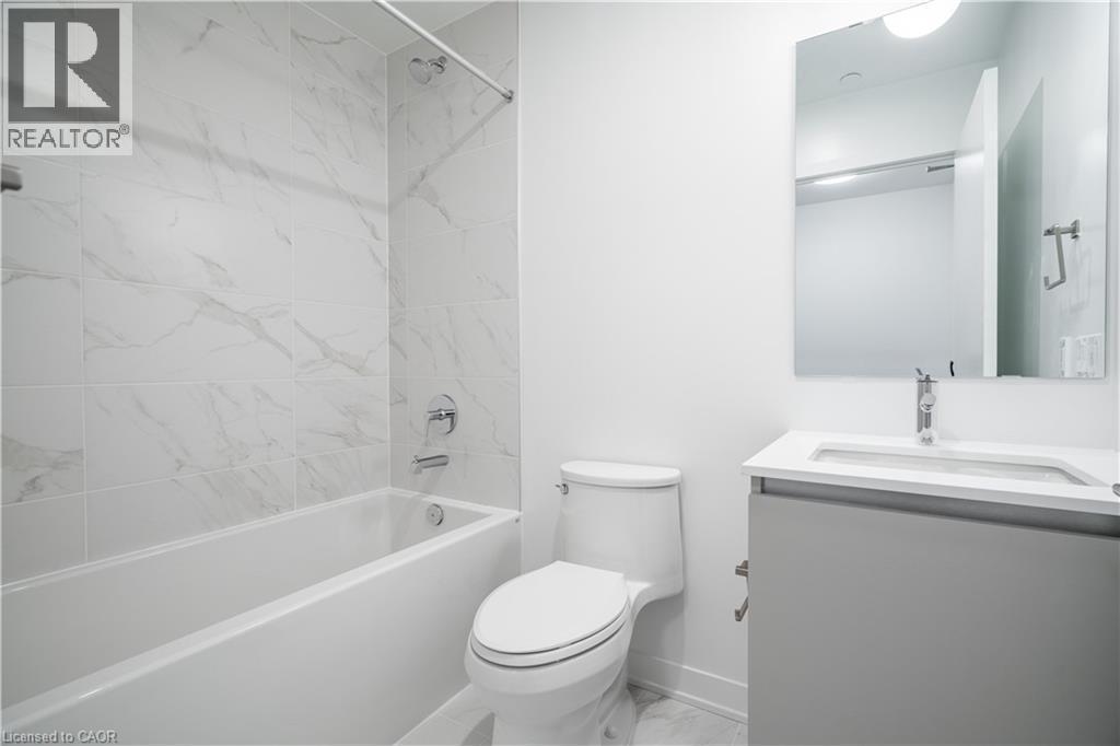 395 Dundas Street W Unit# 801, Oakville, ON - Indoor Photo Showing Bathroom
