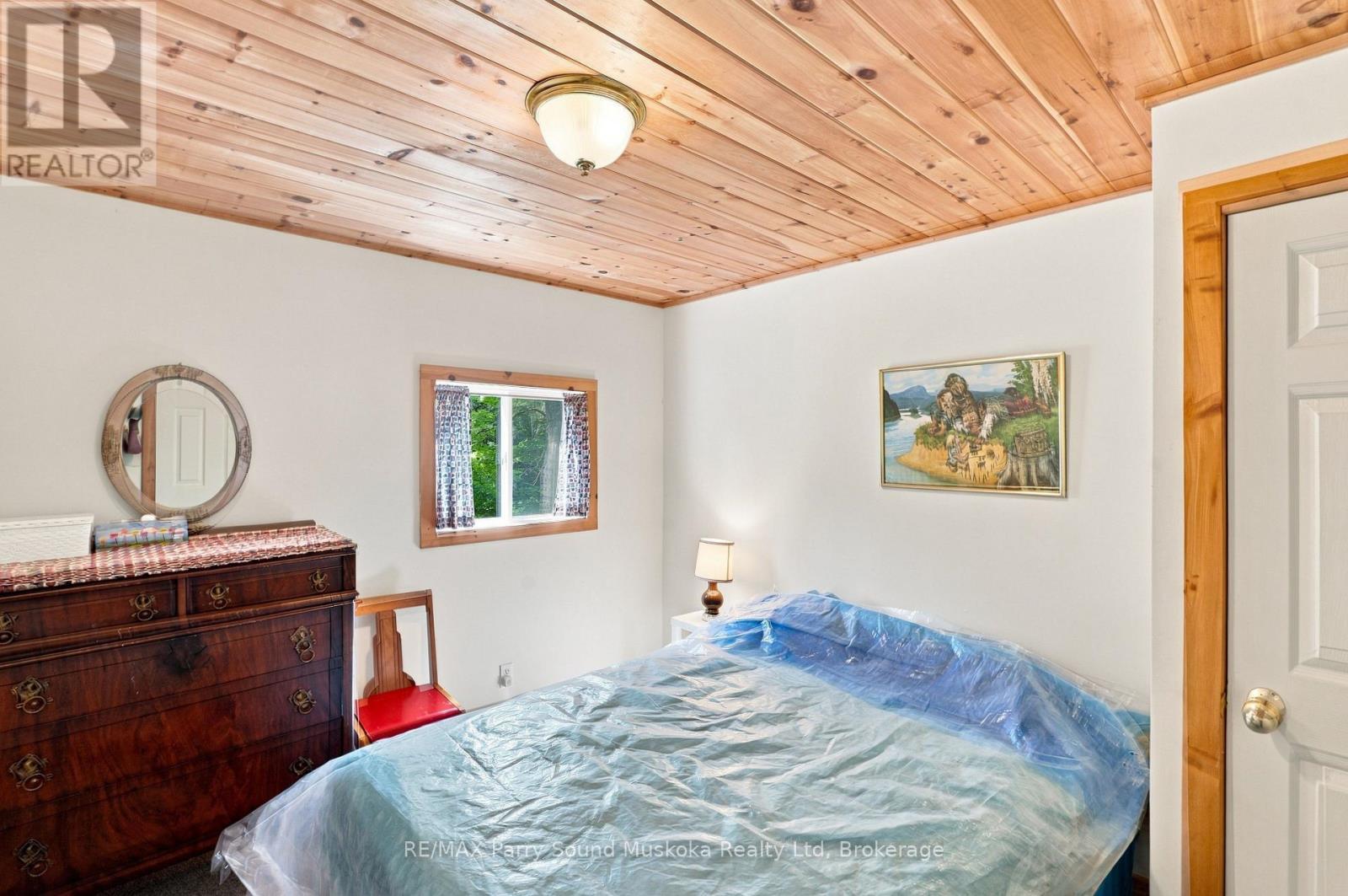 889 185 Wa Horseshoe Lake, Seguin, ON - Indoor Photo Showing Bedroom