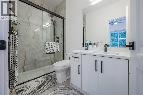 10615 Elliott Street Unit# 109, Summerland, BC - Indoor Photo Showing Bathroom