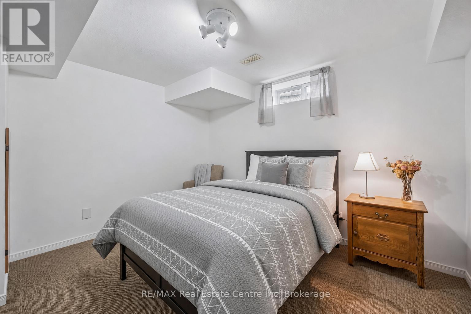 20 Pratt Place, Cambridge, ON - Indoor Photo Showing Bedroom