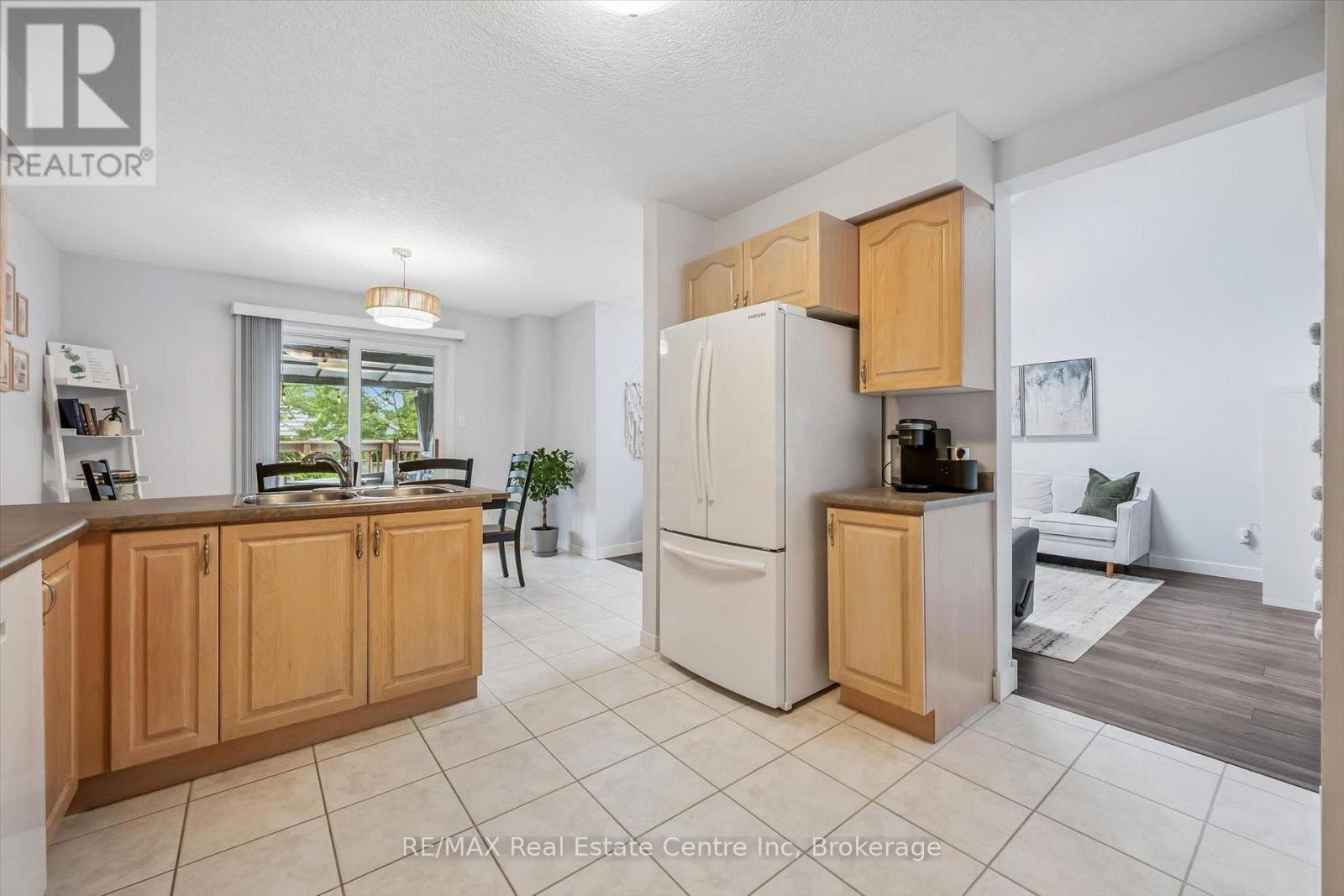 20 Pratt Place, Cambridge, ON - Indoor Photo Showing Kitchen