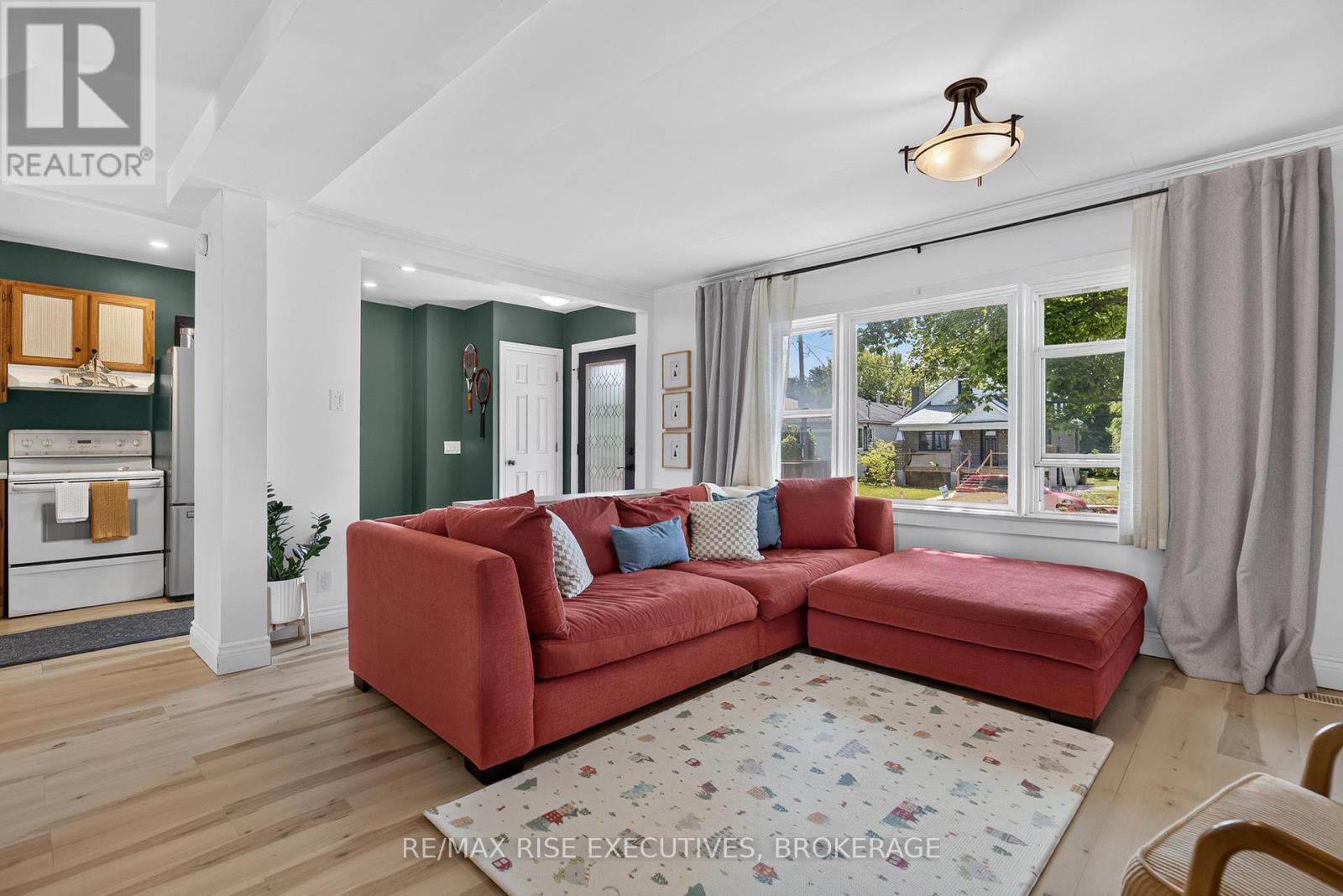 807 Brock Street, Kingston (Central City East), ON - Indoor Photo Showing Living Room