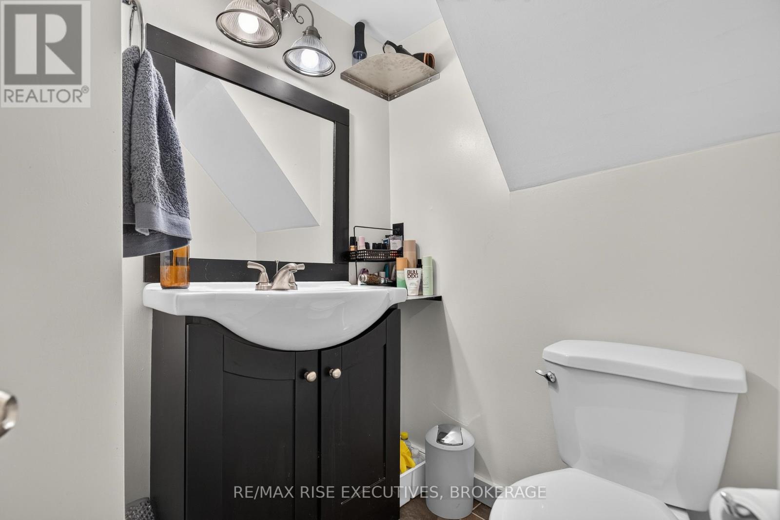 807 Brock Street, Kingston (Central City East), ON - Indoor Photo Showing Bathroom