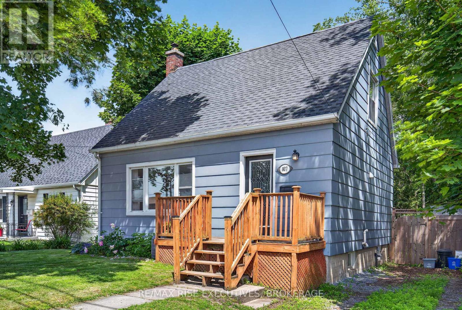 807 Brock Street, Kingston (Central City East), ON - Outdoor