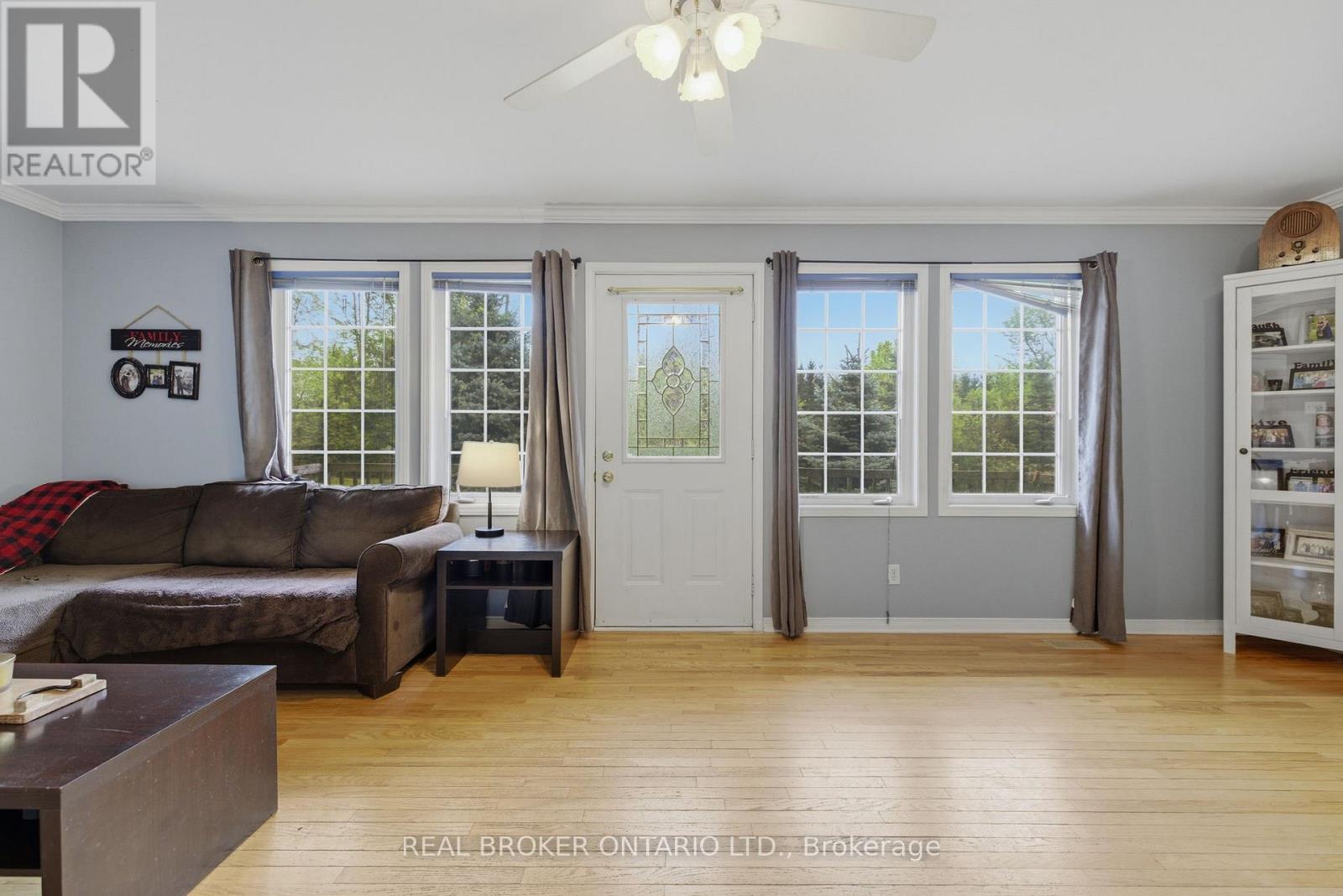 14114 Highway 7 Highway, Drummond/North Elmsley, ON - Indoor Photo Showing Living Room