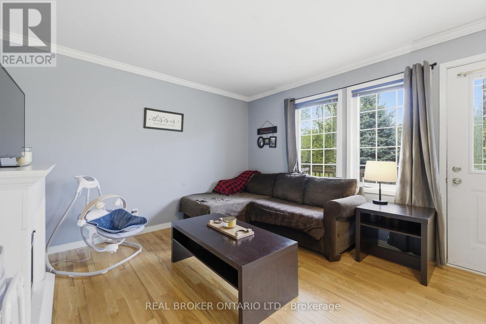 14114 Highway 7 Highway, Drummond/North Elmsley, ON - Indoor Photo Showing Living Room