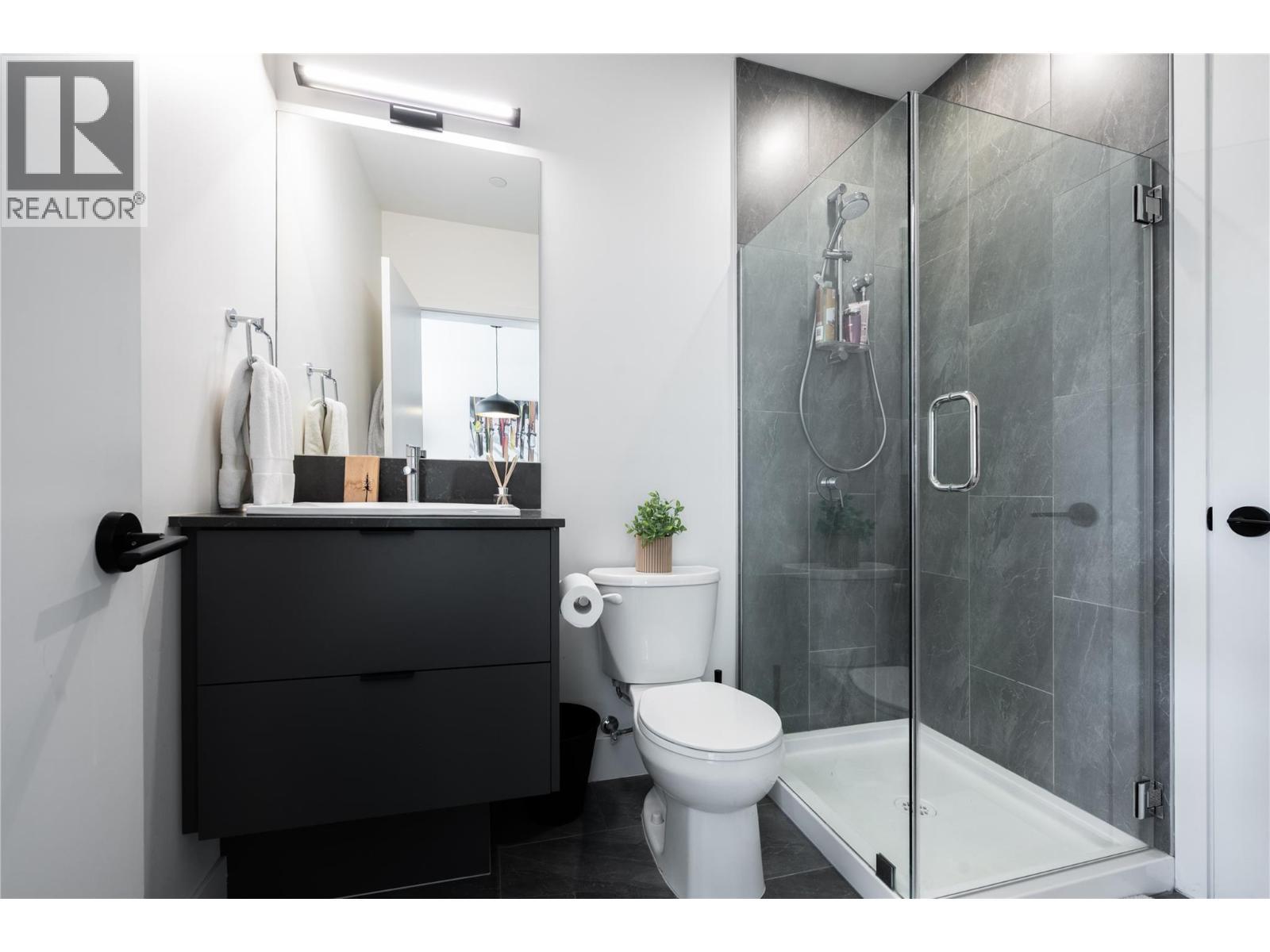 1701 Coursier Avenue Unit# 2213, Revelstoke, BC - Indoor Photo Showing Bathroom