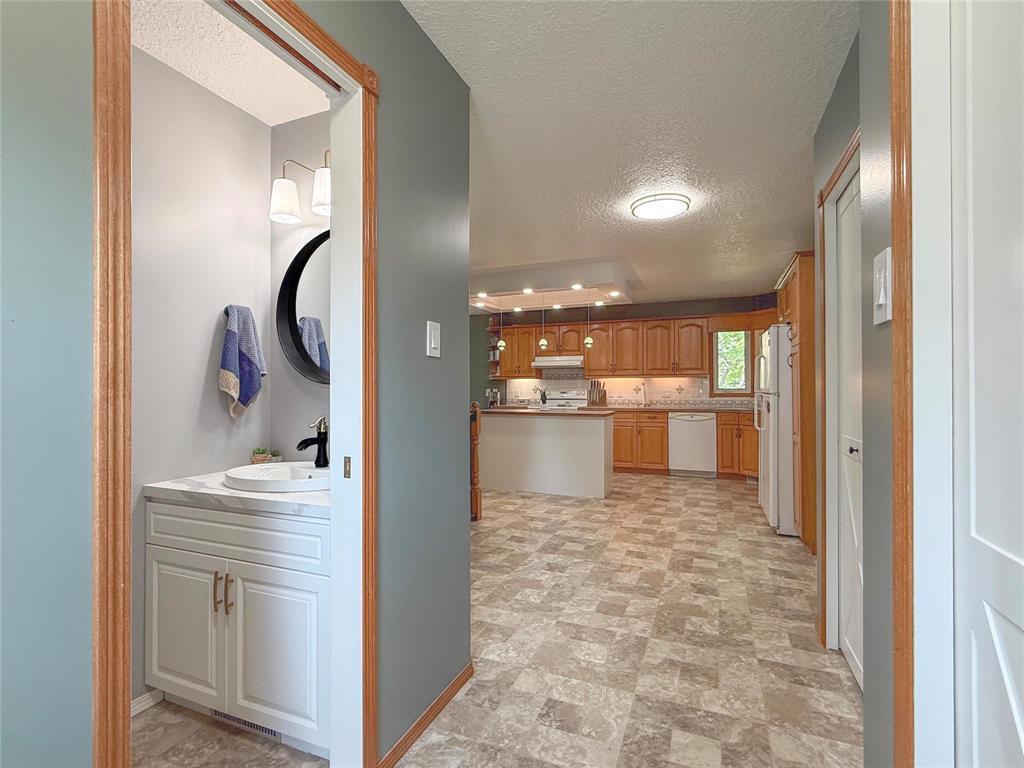 106100 43 (Treesbank) Road N, Brandon, MB - Indoor