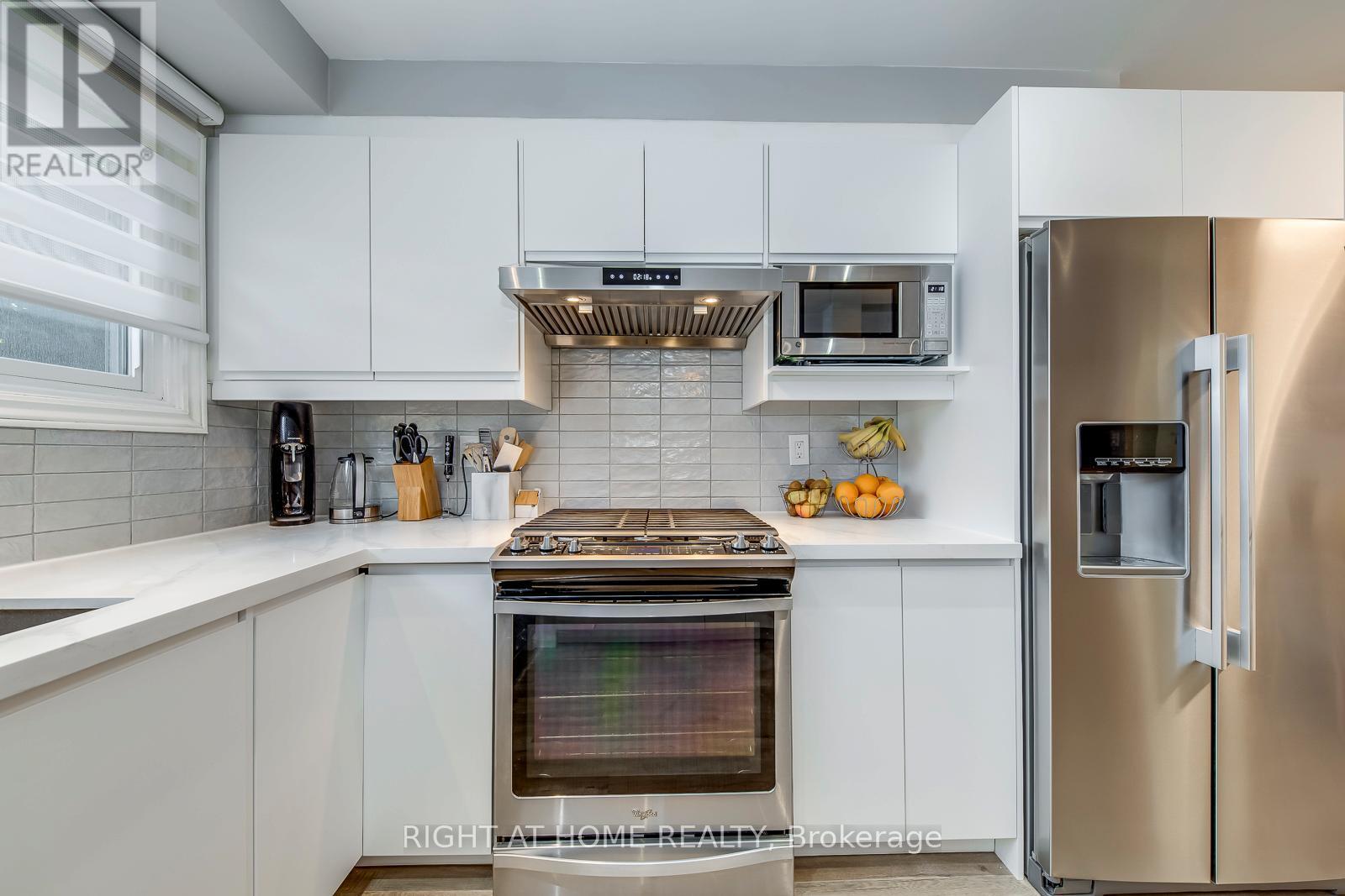 132 Ashton Crescent, Brampton, ON - Indoor Photo Showing Kitchen With Stainless Steel Kitchen With Upgraded Kitchen