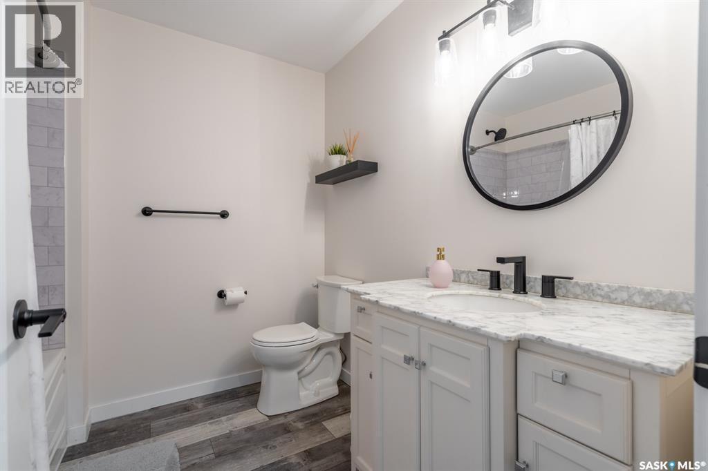 1262 James Crescent, Regina, SK - Indoor Photo Showing Bathroom