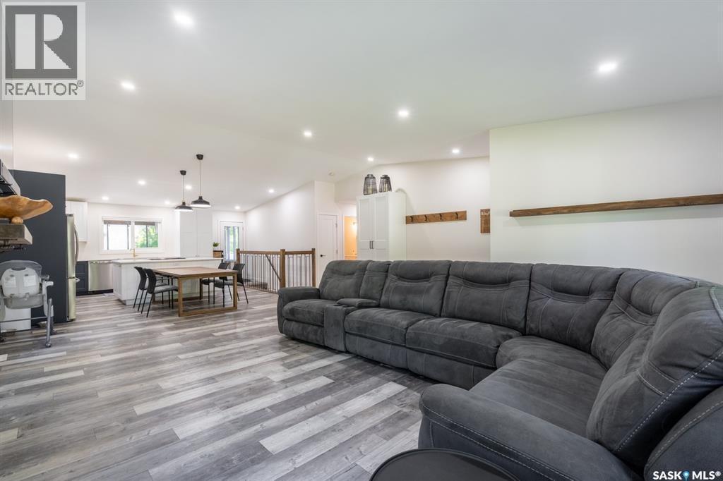 1262 James Crescent, Regina, SK - Indoor Photo Showing Living Room