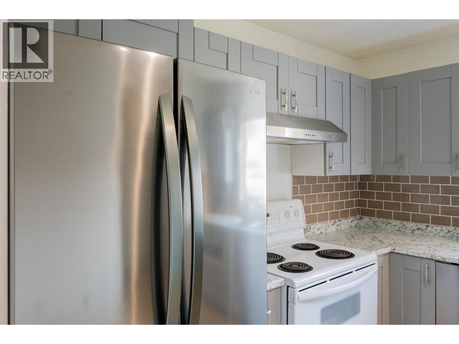 1605 Summit Drive Unit# 17, Kamloops, BC - Indoor Photo Showing Kitchen