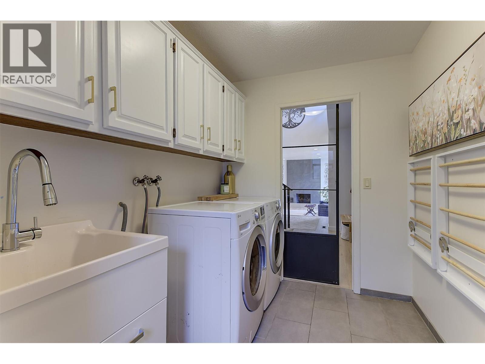 687 Barnaby Road, Kelowna, BC - Indoor Photo Showing Laundry Room