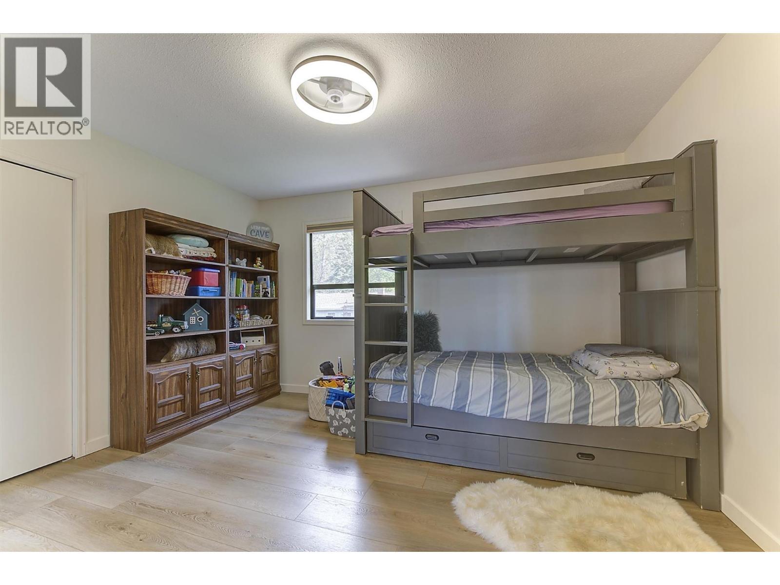 687 Barnaby Road, Kelowna, BC - Indoor Photo Showing Bedroom