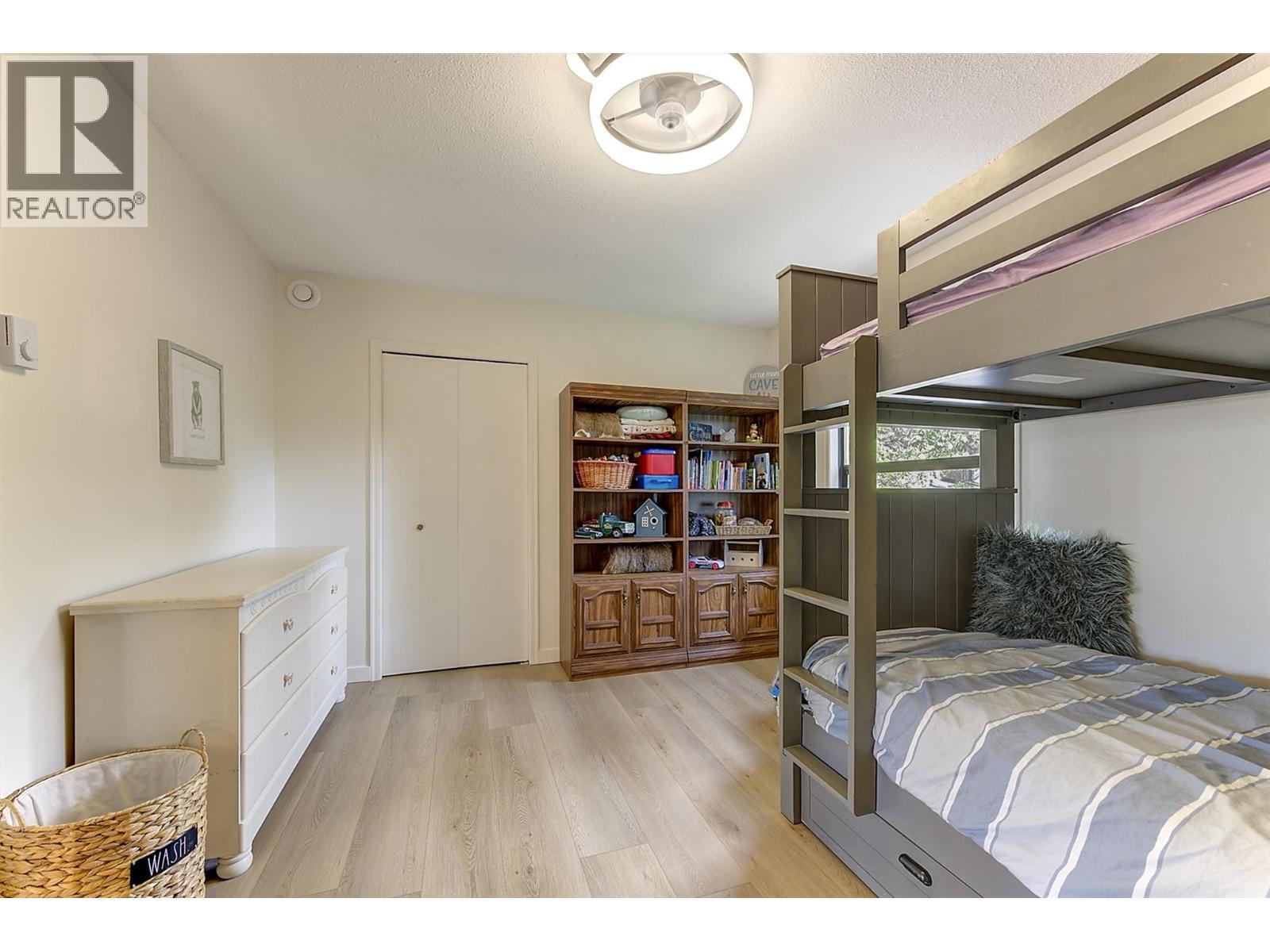 687 Barnaby Road, Kelowna, BC - Indoor Photo Showing Bedroom