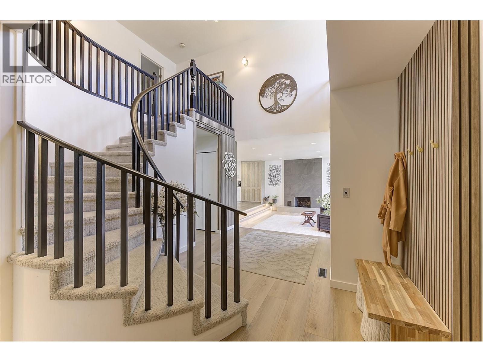 687 Barnaby Road, Kelowna, BC - Indoor Photo Showing Other Room