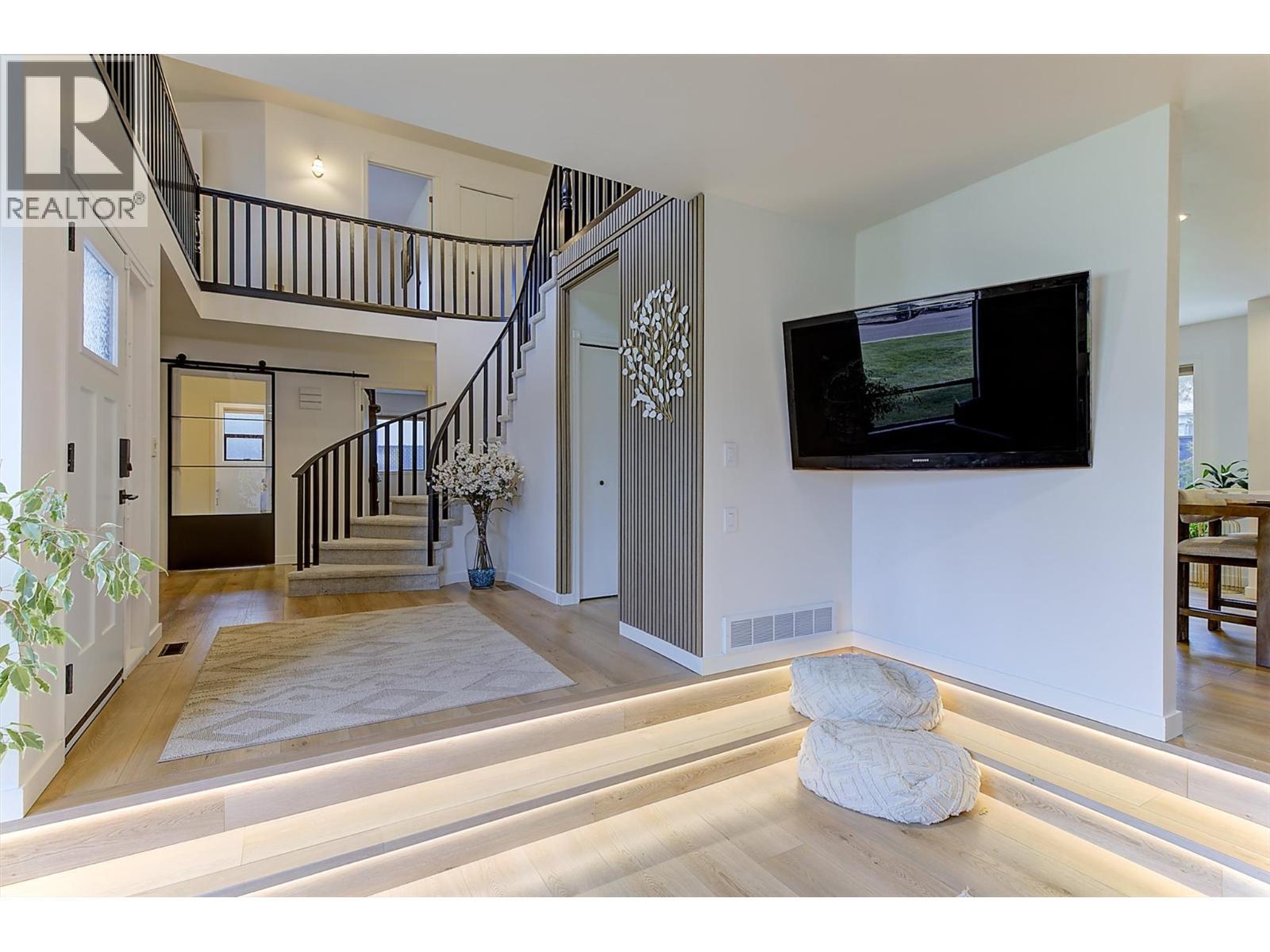 687 Barnaby Road, Kelowna, BC - Indoor Photo Showing Other Room
