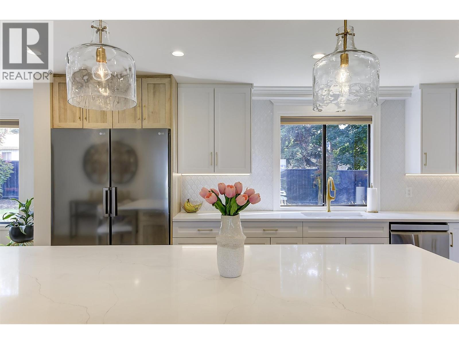 687 Barnaby Road, Kelowna, BC - Indoor