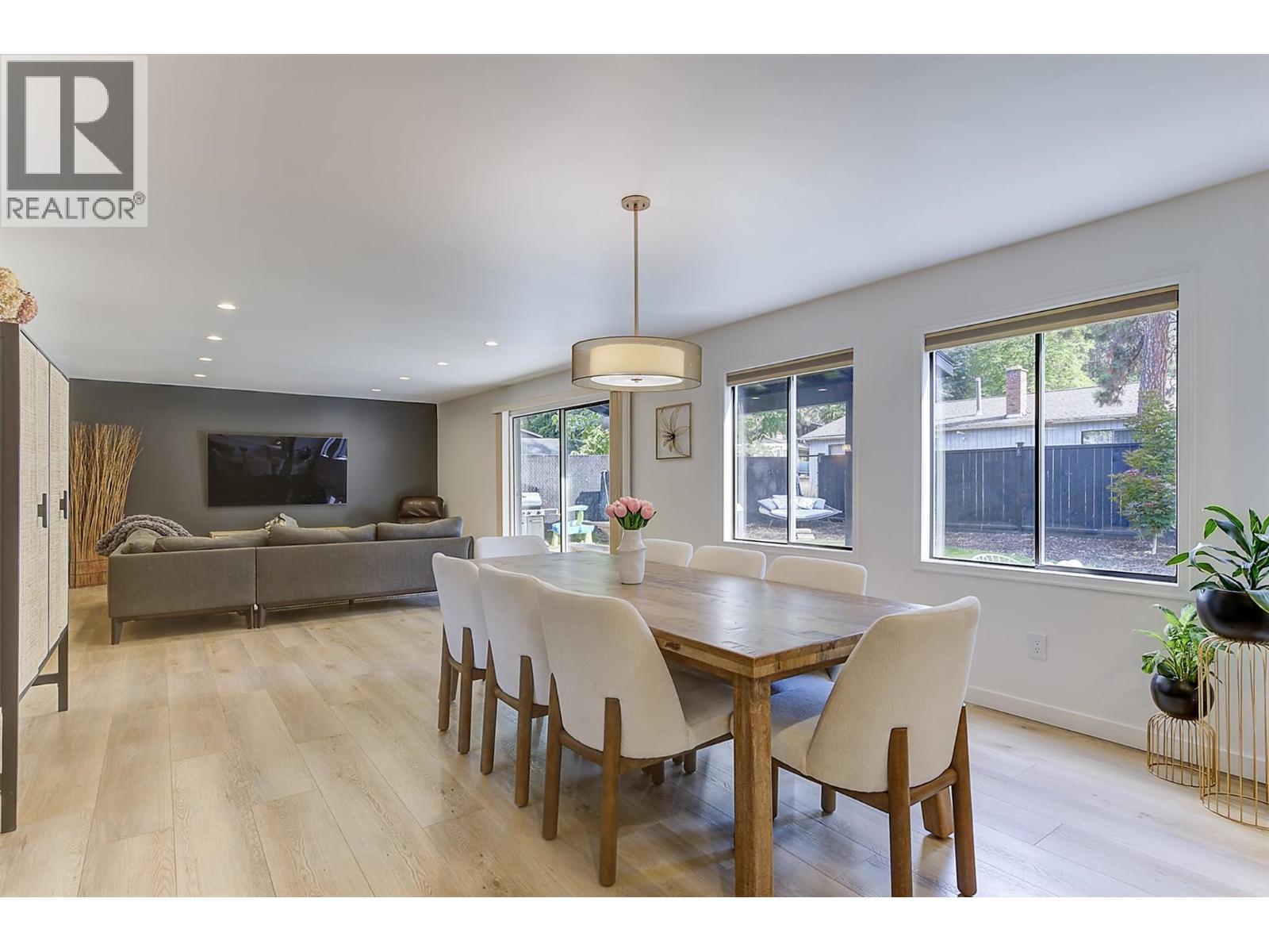 687 Barnaby Road, Kelowna, BC - Indoor Photo Showing Dining Room