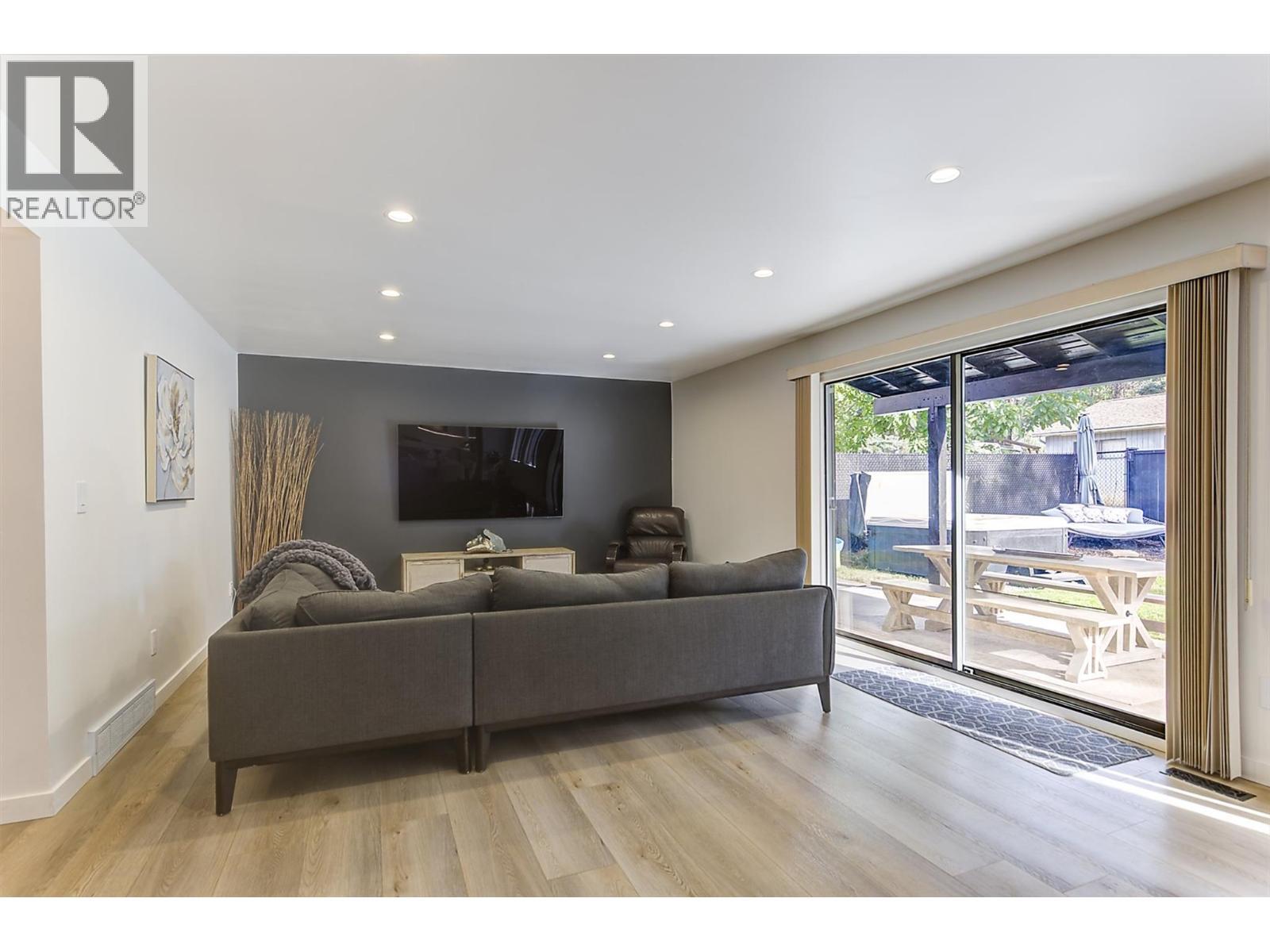 687 Barnaby Road, Kelowna, BC - Indoor Photo Showing Other Room