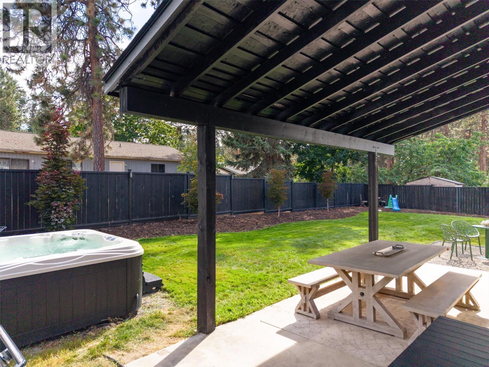 687 Barnaby Road, Kelowna, BC - Outdoor With Deck Patio Veranda