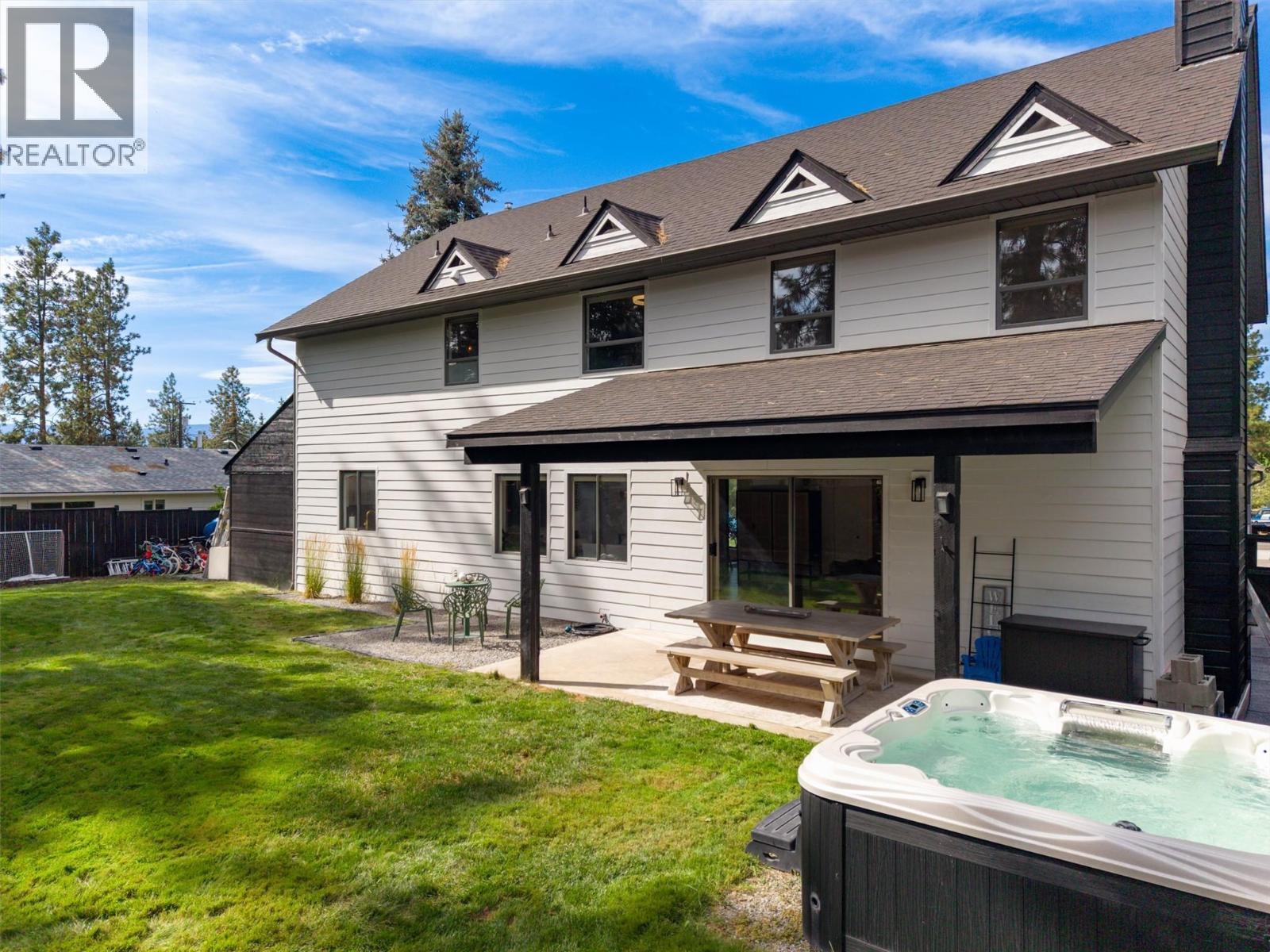 687 Barnaby Road, Kelowna, BC - Outdoor