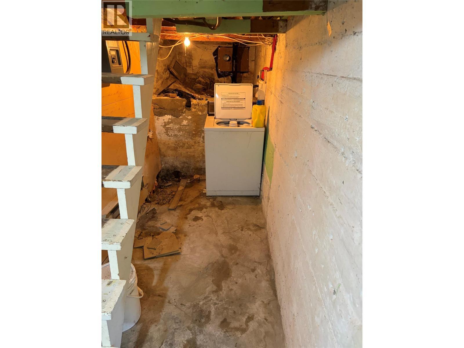 626 Hendry Street, Trail, BC - Indoor