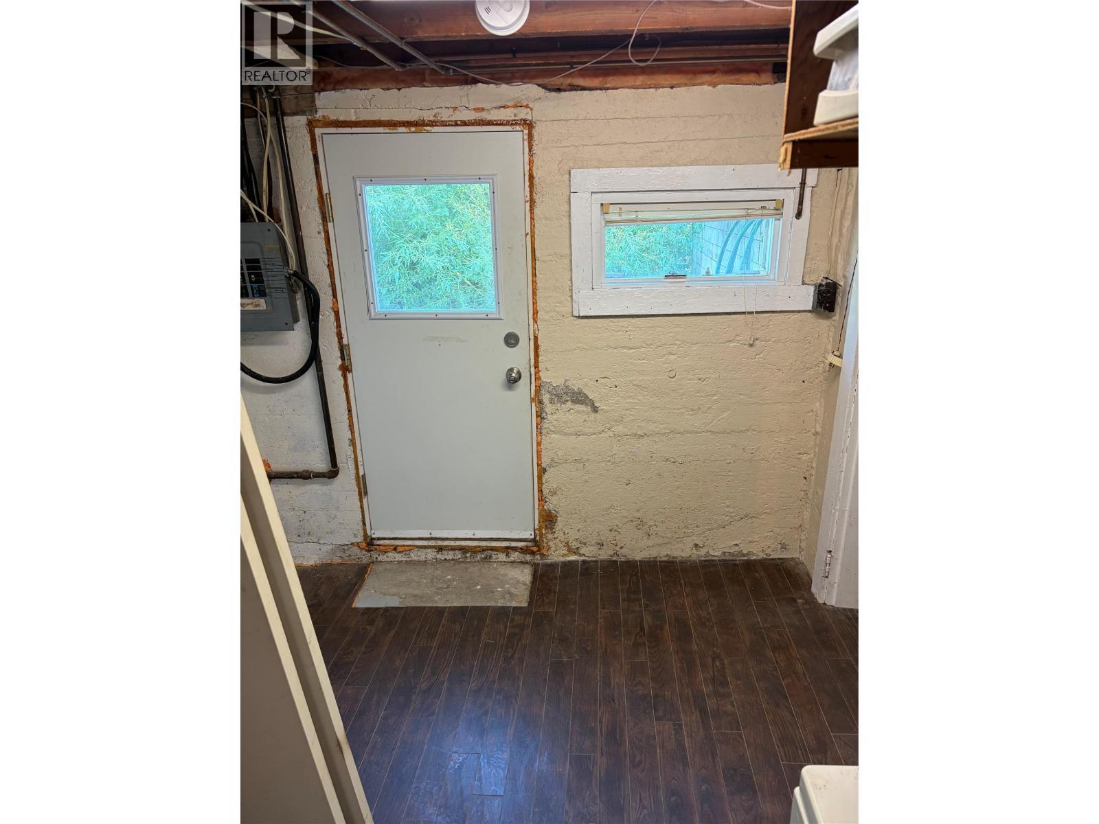 basement exit - 626 Hendry Street, Trail, BC - Indoor Photo Showing Other Room