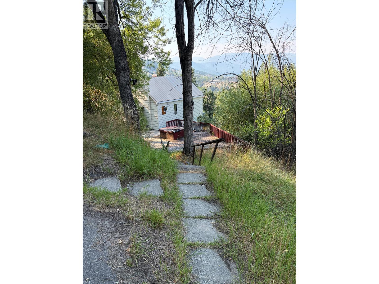 626 Hendry Street, Trail, BC - Outdoor