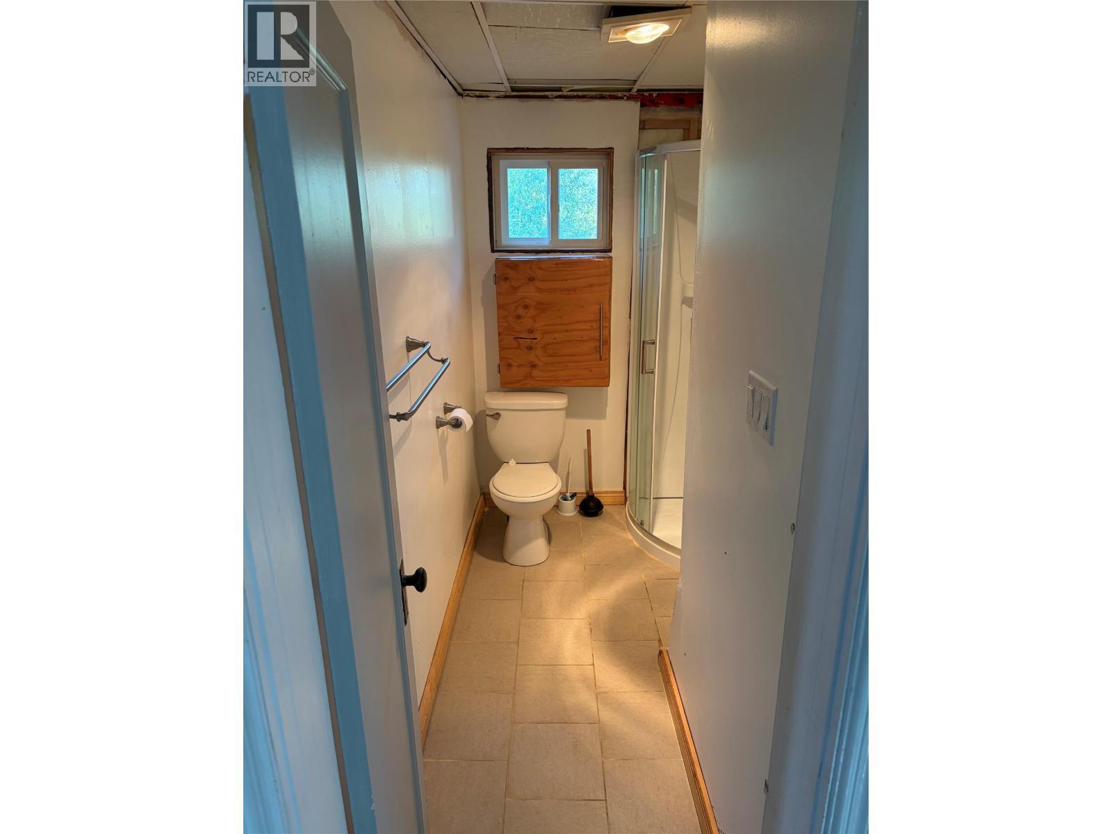 626 Hendry Street, Trail, BC - Indoor Photo Showing Bathroom