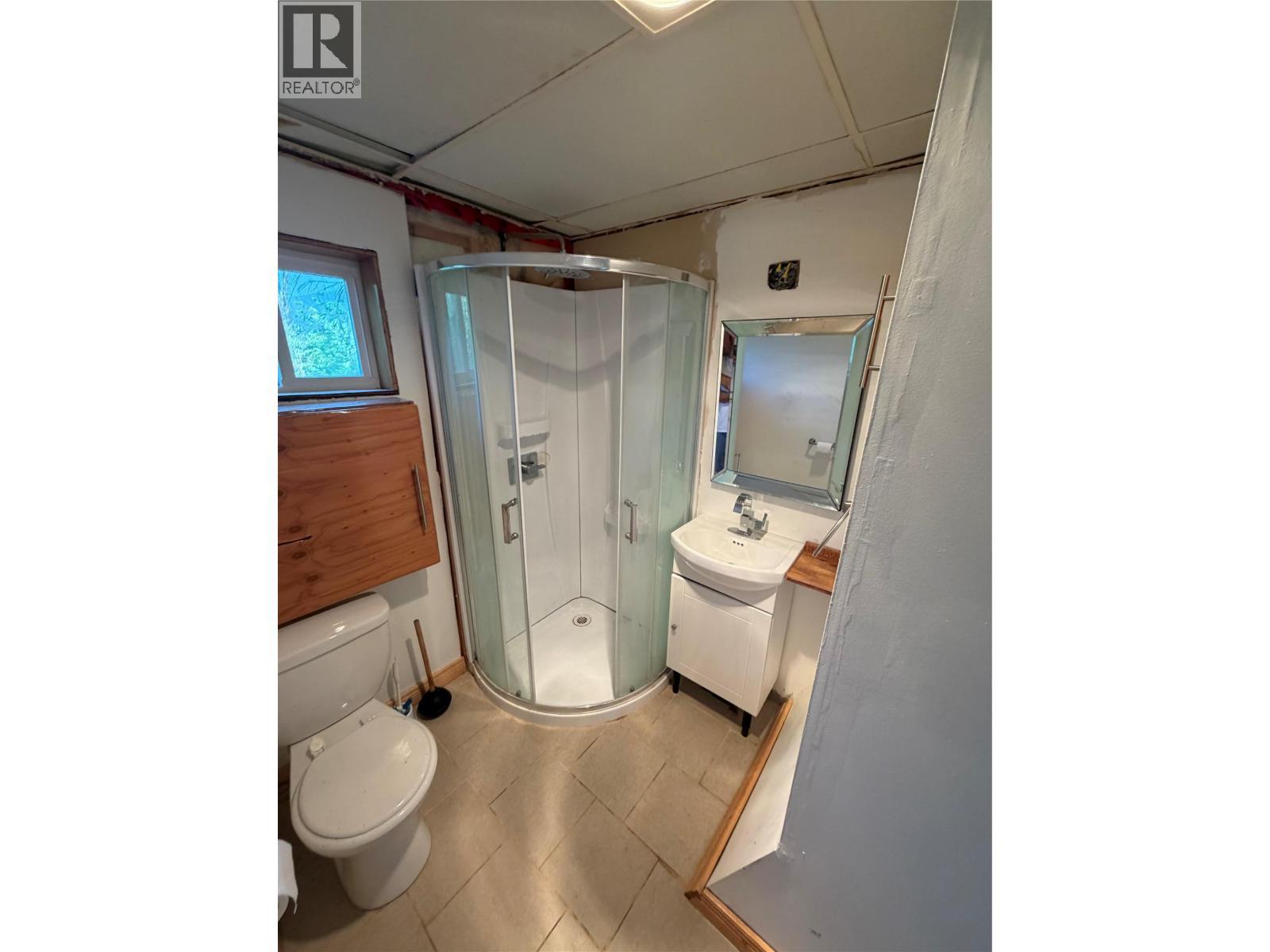 626 Hendry Street, Trail, BC - Indoor Photo Showing Bathroom