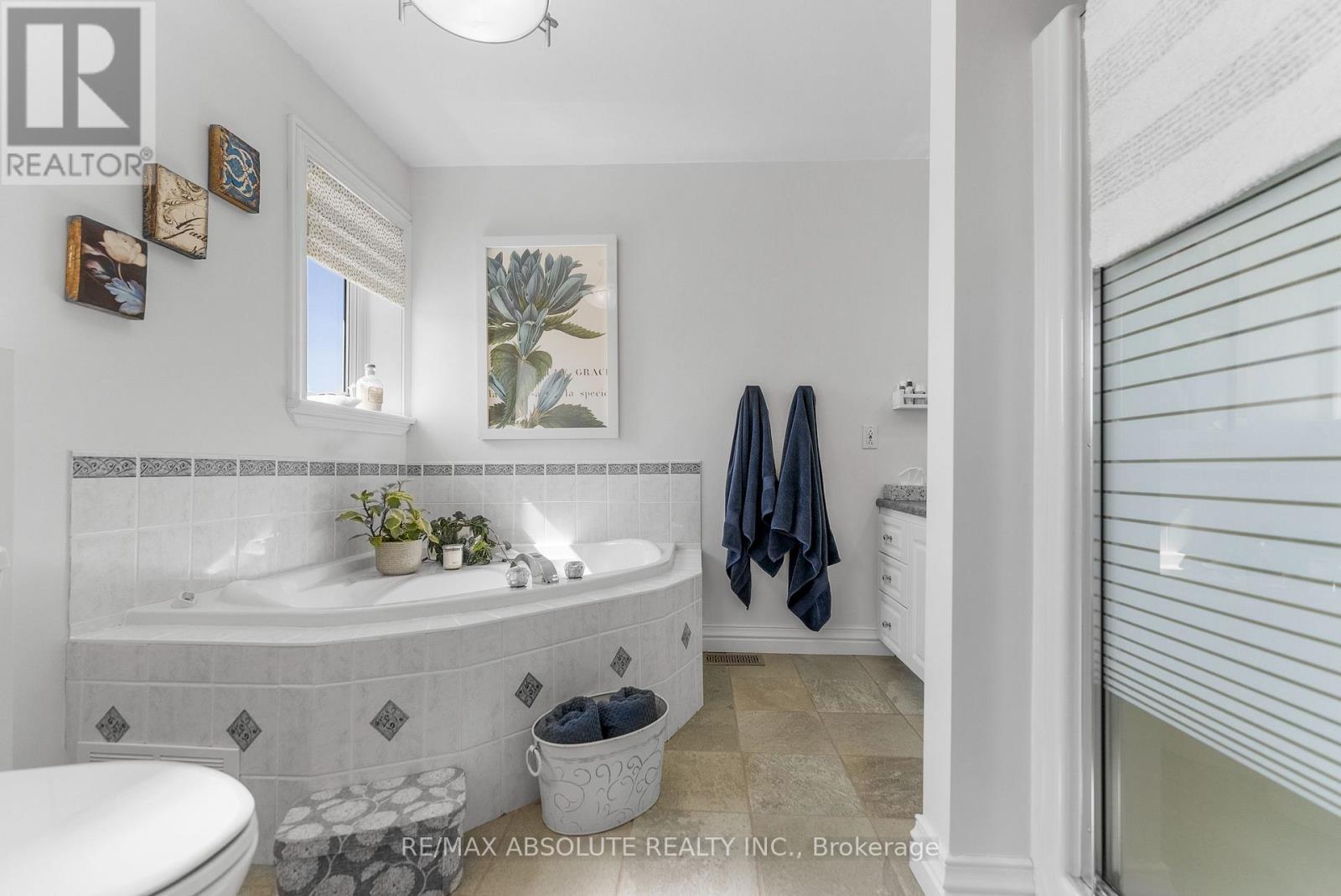 151 Duncan Drive, Mcnab/Braeside, ON - Indoor Photo Showing Bathroom