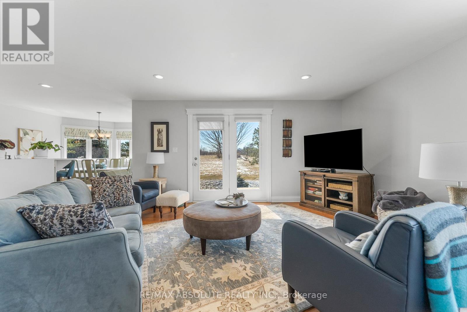 151 Duncan Drive, Mcnab/Braeside, ON - Indoor Photo Showing Living Room