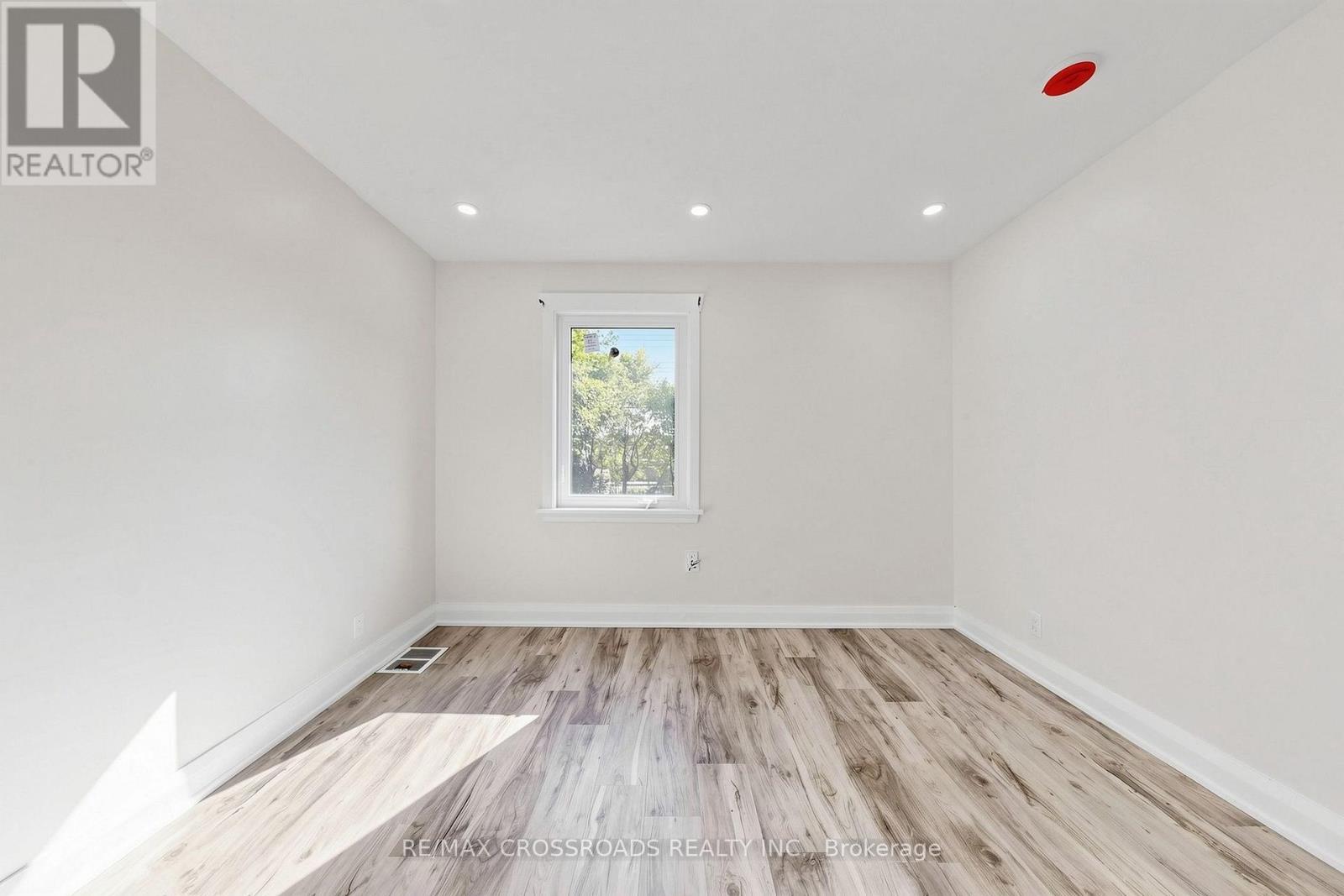 1496 Simcoe Street N, Oshawa, ON - Indoor Photo Showing Other Room