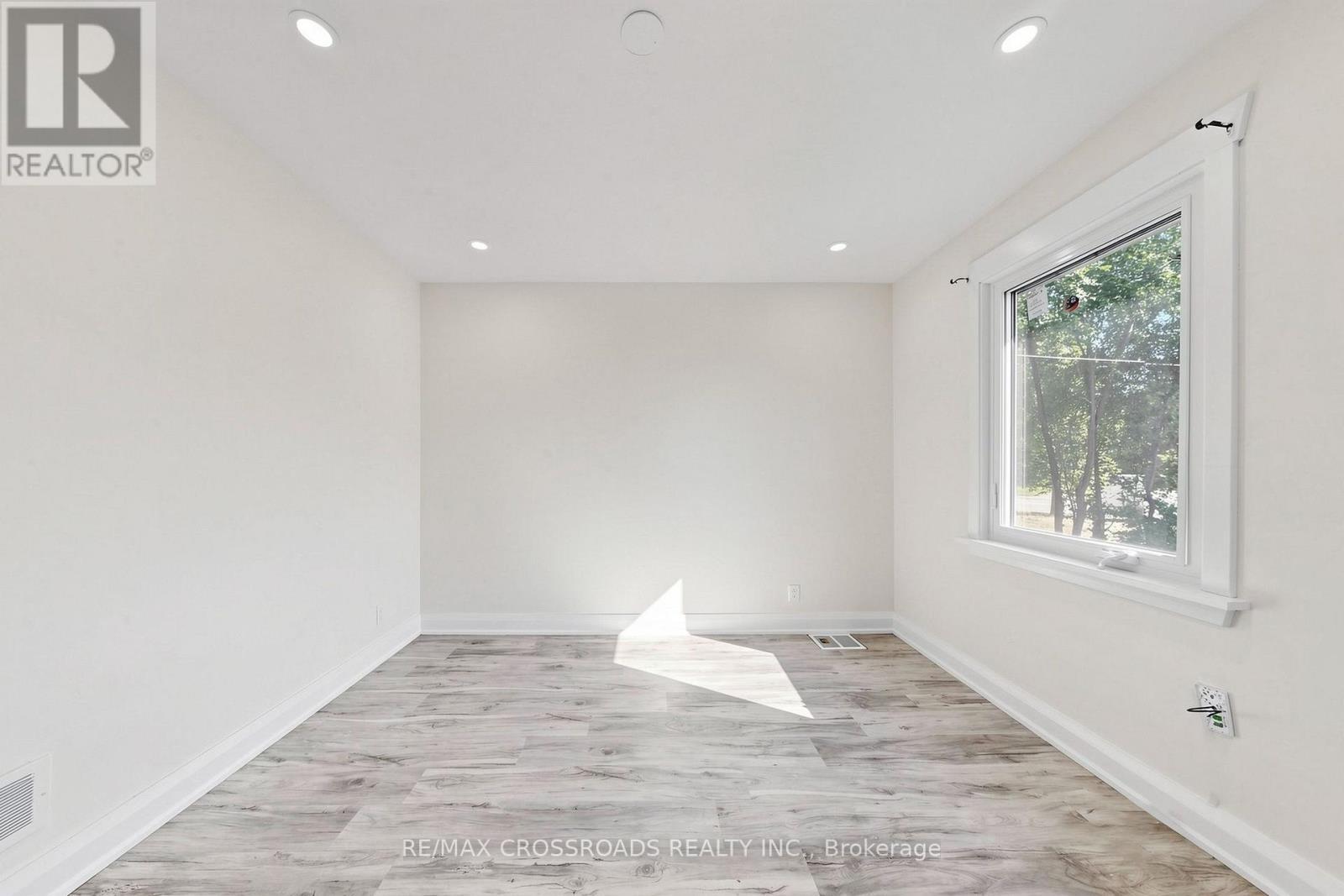 1496 Simcoe Street N, Oshawa, ON - Indoor Photo Showing Other Room