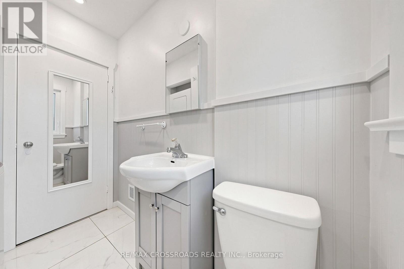 1496 Simcoe Street N, Oshawa, ON - Indoor Photo Showing Bathroom