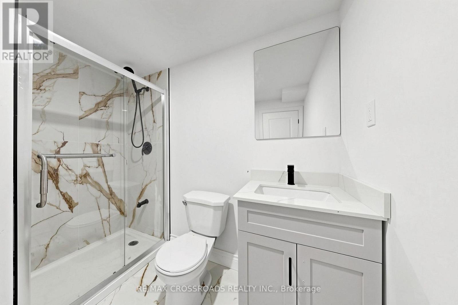 1496 Simcoe Street N, Oshawa, ON - Indoor Photo Showing Bathroom