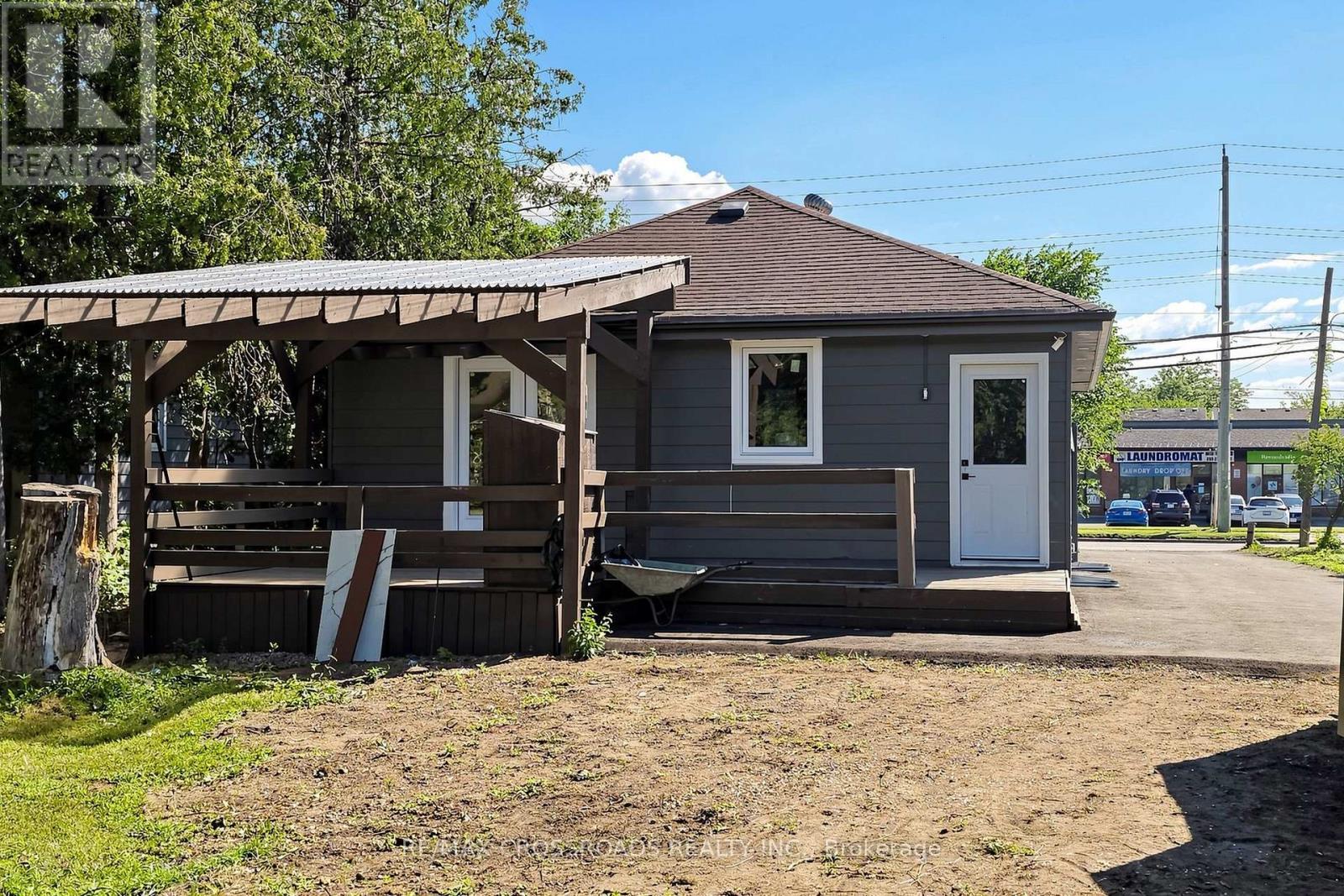 1496 Simcoe Street N, Oshawa, ON - Outdoor