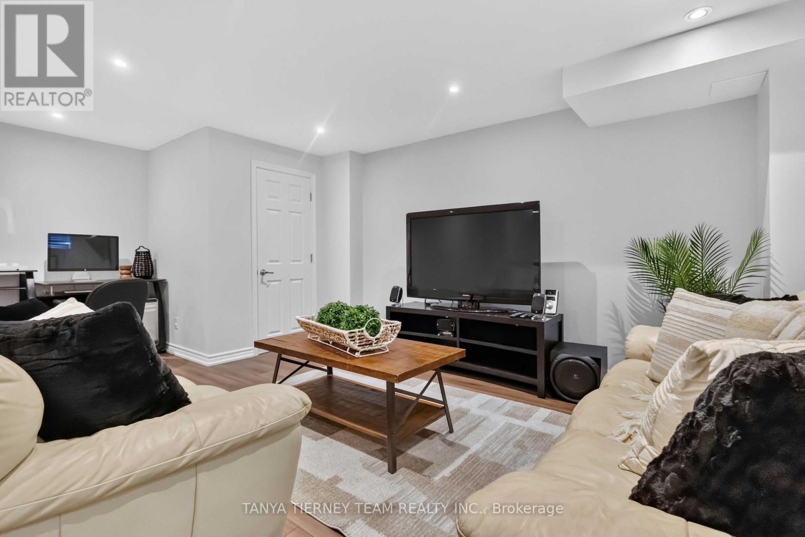 53 Chiswick Avenue, Whitby, ON - Indoor Photo Showing Living Room