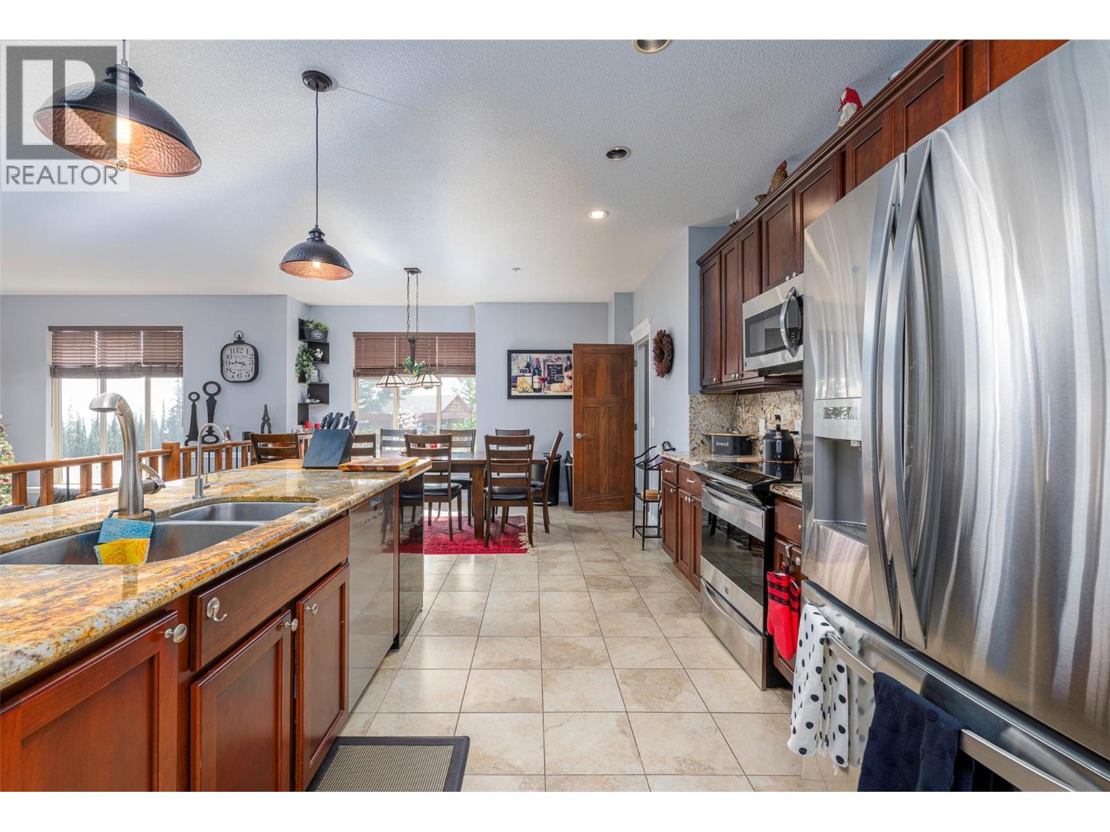 5045 Snowbird Way Unit# 2, Big White, BC - Indoor Photo Showing Kitchen With Double Sink With Upgraded Kitchen