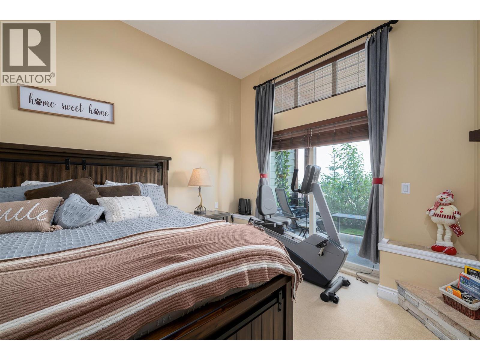 5045 Snowbird Way Unit# 2, Big White, BC - Indoor Photo Showing Bedroom