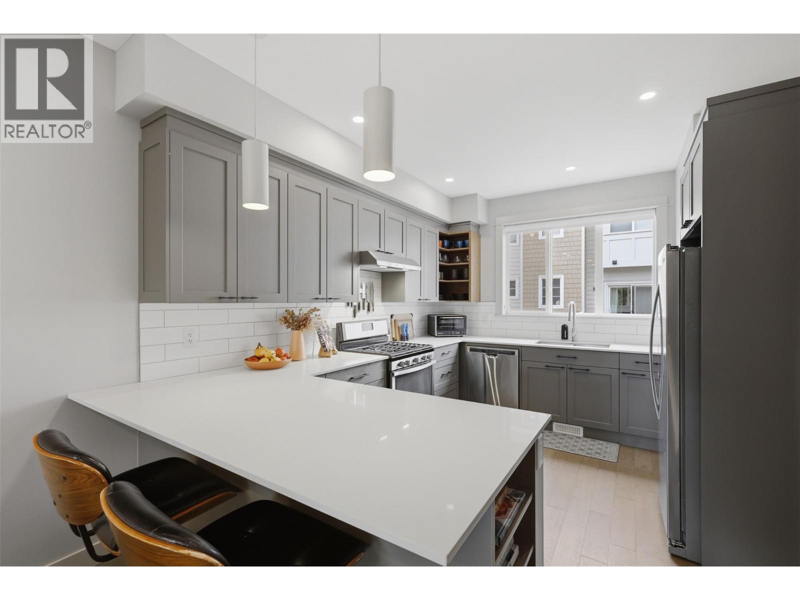 1393 9Th Avenue Unit# 118, Kamloops, BC - Indoor Photo Showing Kitchen With Upgraded Kitchen