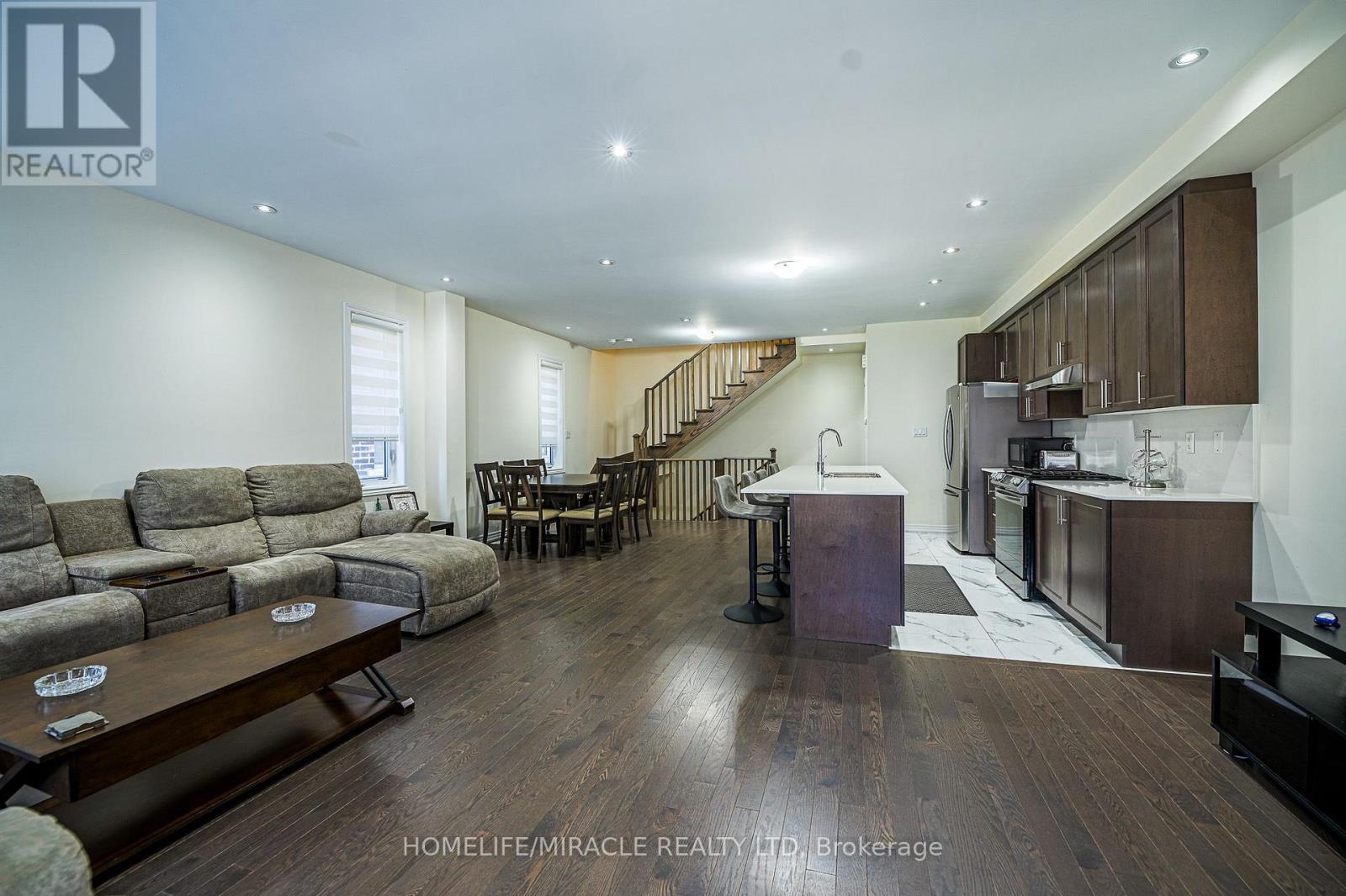 23 Arrowview Drive, Brampton, ON - Indoor Photo Showing Other Room