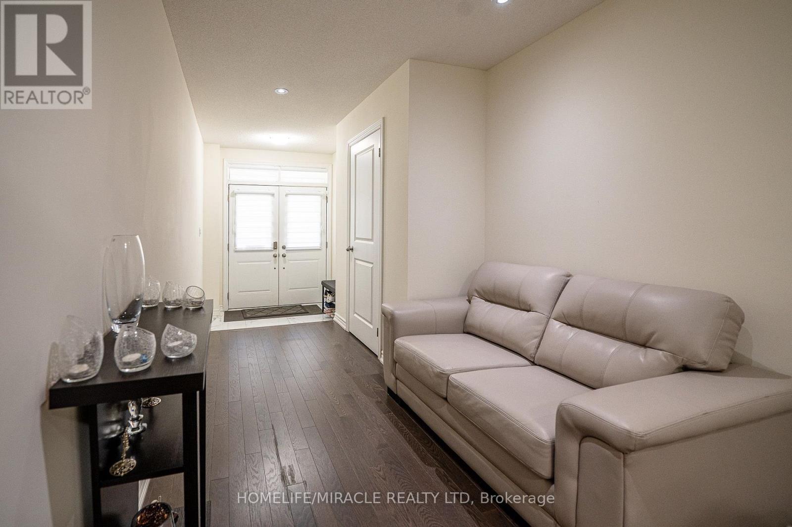 23 Arrowview Drive, Brampton, ON - Indoor