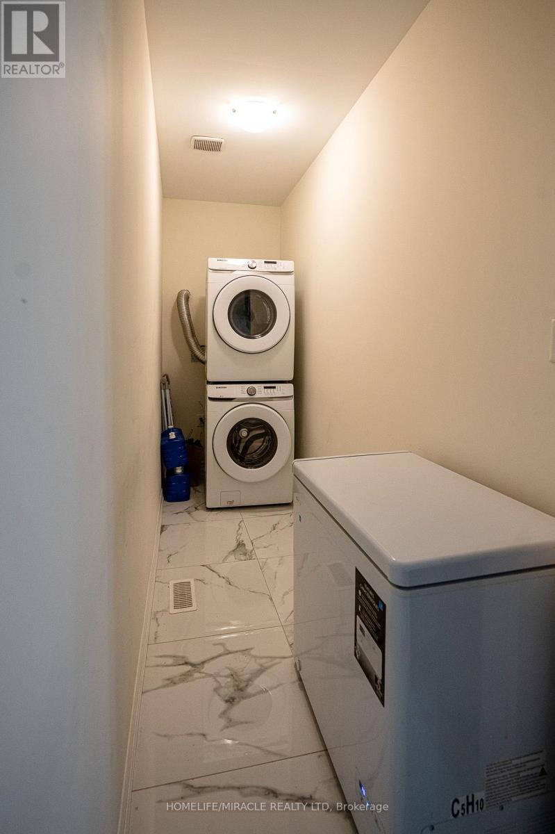 23 Arrowview Drive, Brampton, ON - Indoor Photo Showing Laundry Room