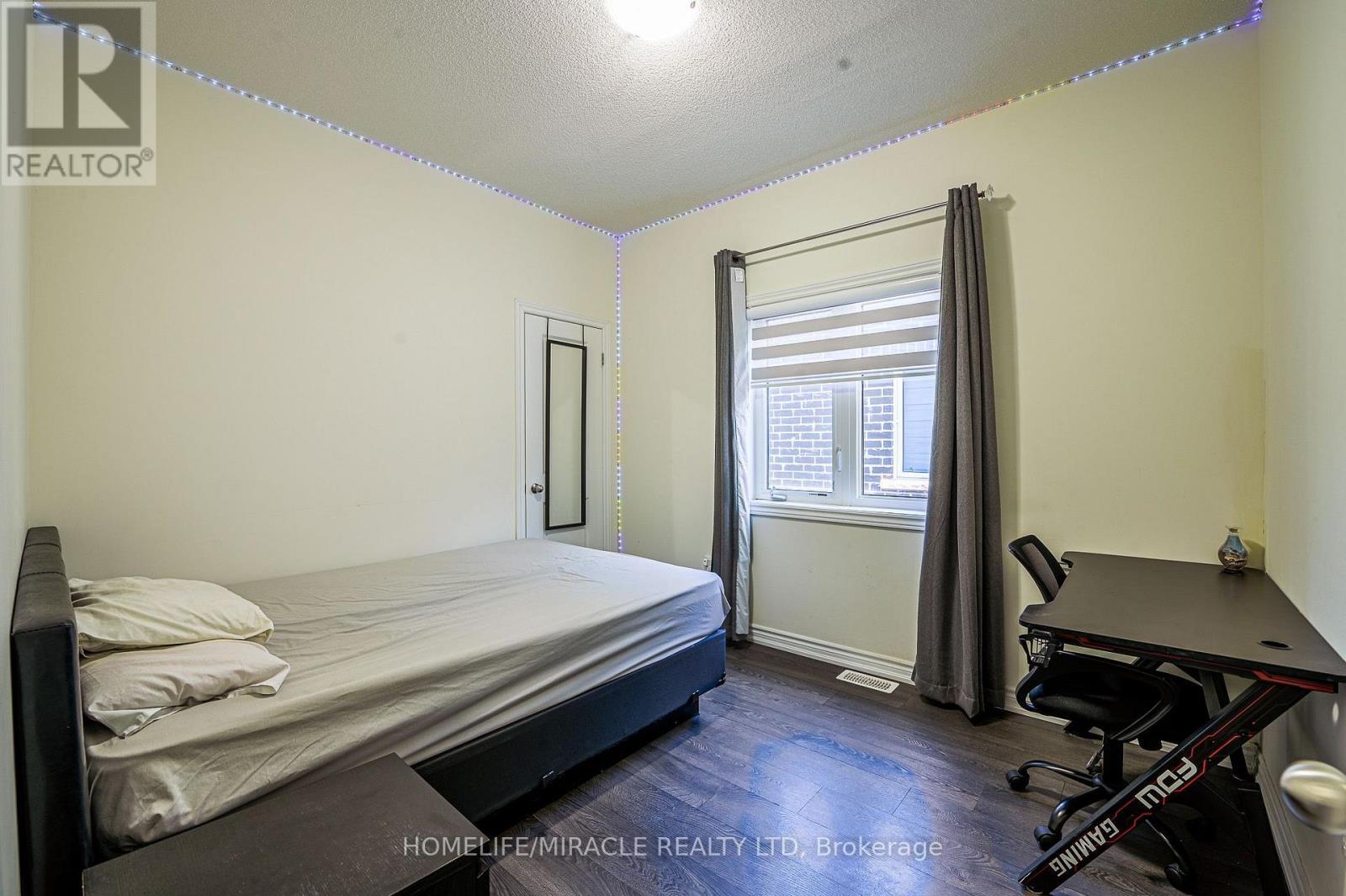 23 Arrowview Drive, Brampton, ON - Indoor Photo Showing Bedroom